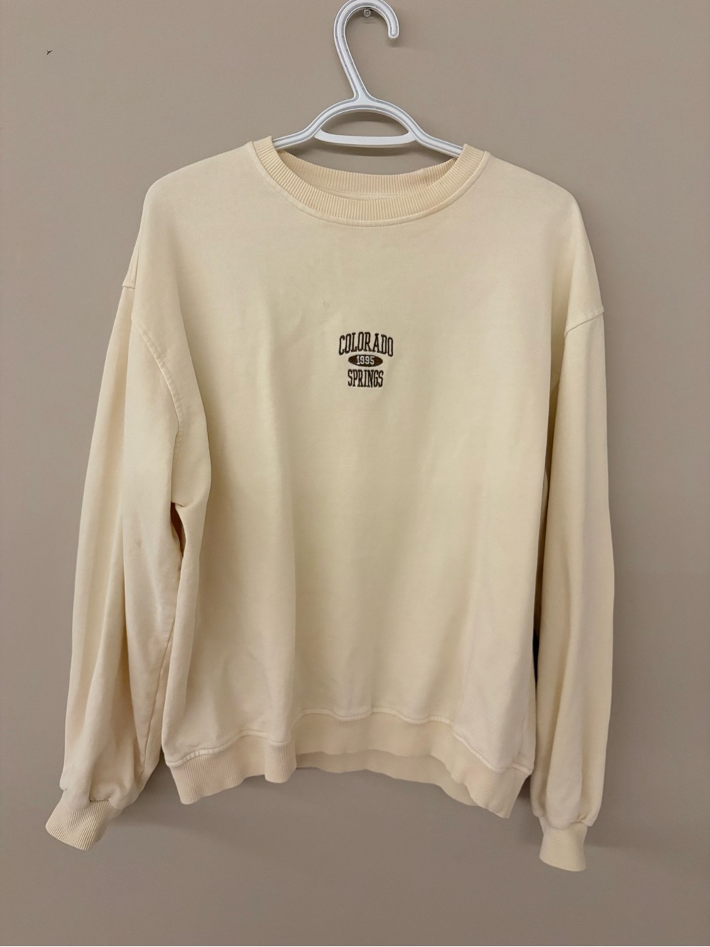 Colorado Springs Cream Crewneck Sweatshirt - Urban Outfitters